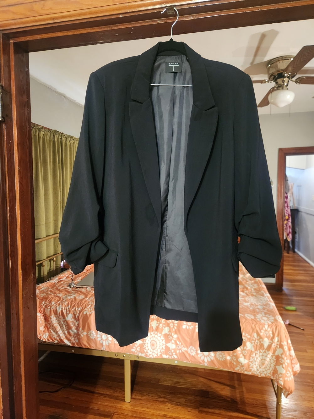 Long Black Women's Blazer With Rouched Sleeves - Tahari